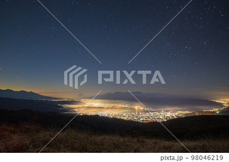 【長野県・諏訪】富士山と諏訪湖の見える高ポッチ高原 【長野県・諏訪】富士山と諏訪湖の見える高ポッチ高原 98046219