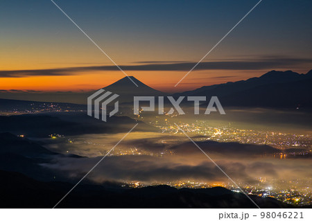 【長野県･諏訪】富士山と諏訪湖の見える高ポッチ高原　 98046221