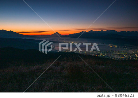 【長野県･諏訪】富士山と諏訪湖の見える高ポッチ高原　 98046223