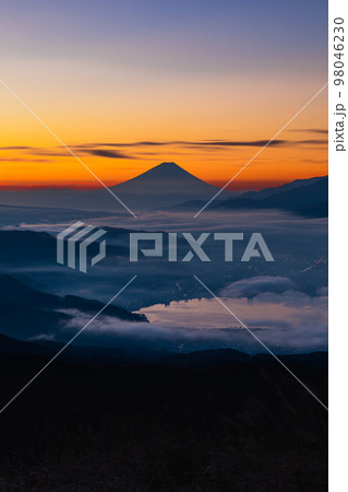 【長野県･諏訪】富士山と諏訪湖の見える高ポッチ高原　 98046230