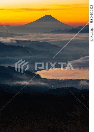 【長野県･諏訪】富士山と諏訪湖の見える高ポッチ高原　 98046232