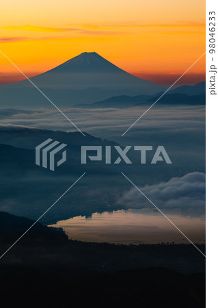 【長野県･諏訪】富士山と諏訪湖の見える高ポッチ高原　 98046233