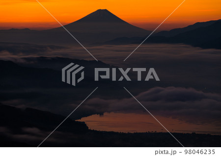 【長野県･諏訪】富士山と諏訪湖の見える高ポッチ高原　 98046235