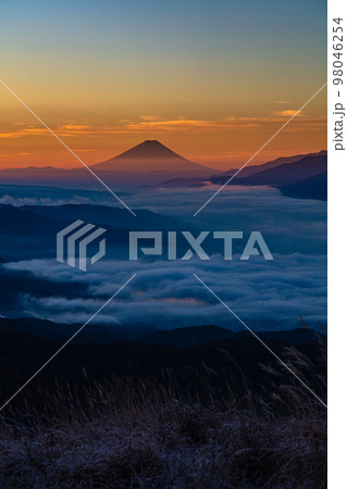 【長野県･諏訪】富士山と諏訪湖の見える高ポッチ高原　 98046254