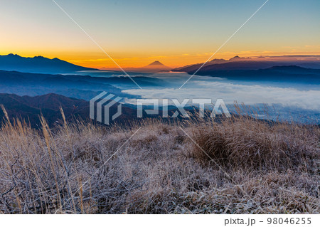 【長野県･諏訪】富士山と諏訪湖の見える高ポッチ高原　 98046255
