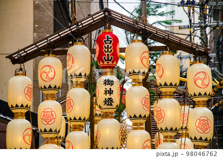 祇園祭の駒形提灯の写真素材 [98046762] - PIXTA