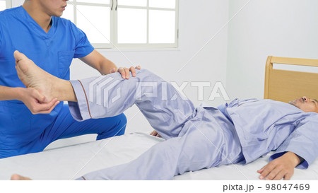 足のリハビリ ストレッチ マッサージ 足のリハビリ ストレッチ マッサージ 98047469