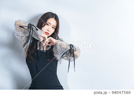 女性のファッションポートレート 女性のファッションポートレート 98047560