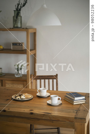 ライフスタイル イメージ コーヒーブレイク ティータイム ライフスタイル イメージ コーヒーブレイク ティータイム 98052236