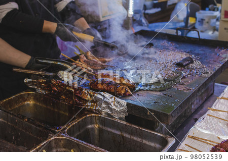 縁日 イカ焼きの屋台 縁日 イカ焼きの屋台 98052539