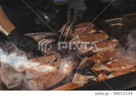 縁日 イカ焼きの屋台 縁日 イカ焼きの屋台 98052544