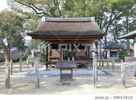 元旦の四国霊場第70番札所「本山寺」蔀戸を開いた鎮守堂 98052620