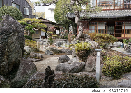 岡山県津山市の登録有形文化財「城東むかし町家(旧梶村家住宅)」 岡山県津山市の登録有形文化財「城東むかし町家(旧梶村家住宅)」 98052716
