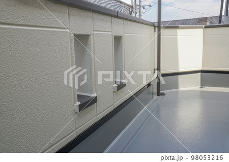 防水塗装のバルコニー 98053216