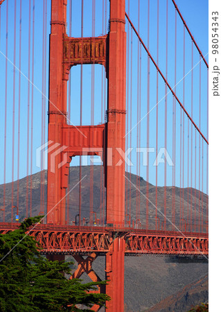 ゴールデンゲートブリッジ（サンフランシスコ） 98054343