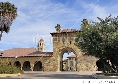 スタンフォード大学のキャンパス 98054683