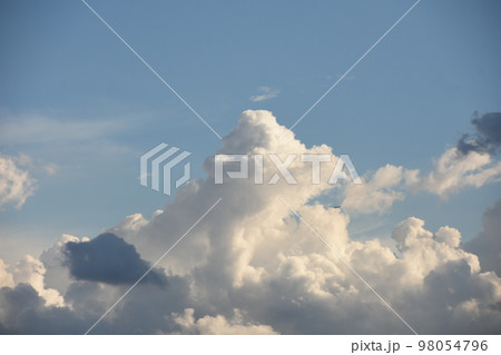 夏の積雲(せきうん)/東京都 夏の積雲(せきうん)/東京都 98054796