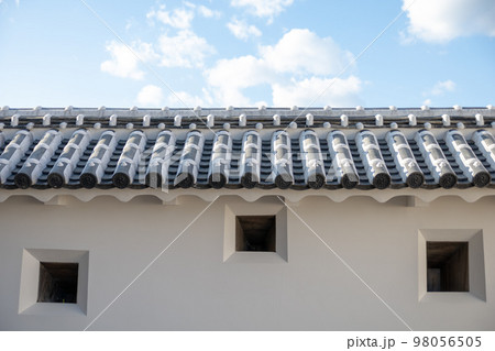 姫路城の狭間と青空 姫路城の狭間と青空 98056505