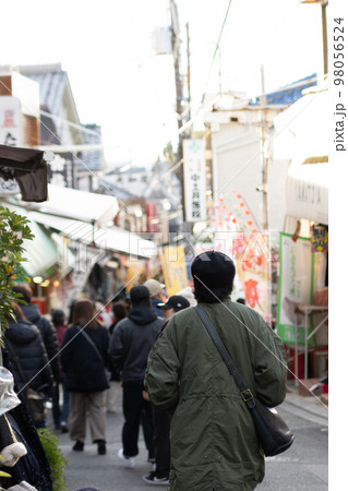 石切神社の参道商店街 98056524