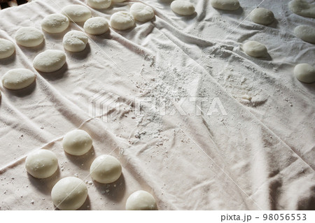 作りたての餅 98056553