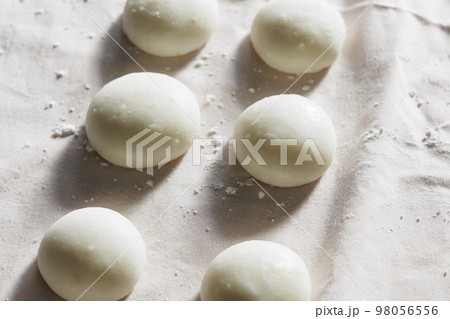 作りたての餅 98056556