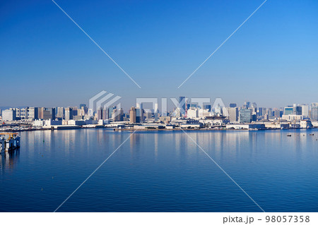 都市風景 東京湾の海岸の風景 都市風景 東京湾の海岸の風景 98057358