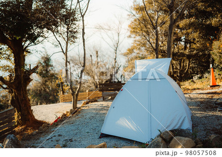 キャンプの情景 98057508