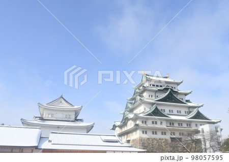 名古屋城本丸御殿の雪化粧と小天守 名古屋城本丸御殿の雪化粧と小天守 98057595
