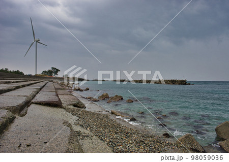 冬の富山湾沿岸の様子 98059036