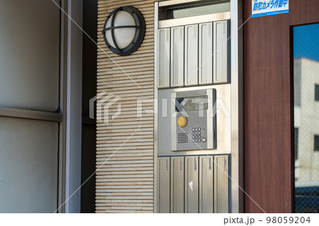 空家になったマンションの集合ポスト 98059204