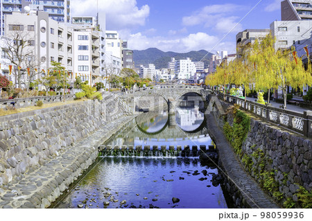 長崎の人気観光スポット　眼鏡橋 98059936