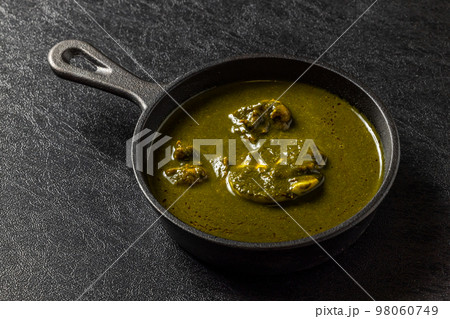 典型的なインドカレー　Typical Indian curry set 98060749