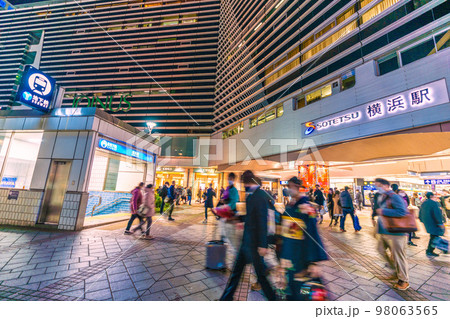 日本の横浜都市景観 成人の日・S0TETSU 横浜駅や横浜市営地下鉄ブルーライン横浜駅＝1月9日 98063565