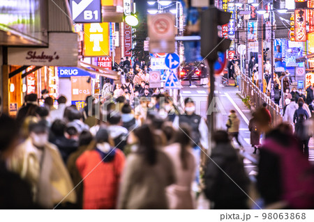 日本の横浜都市景観 成人の日…横浜駅前パルナードSTには多くの…全国入院中や療養中70万超に…=9日 日本の横浜都市景観 成人の日…横浜駅前パルナードSTには多くの…全国入院中や療養中70万超に…=9日 98063868
