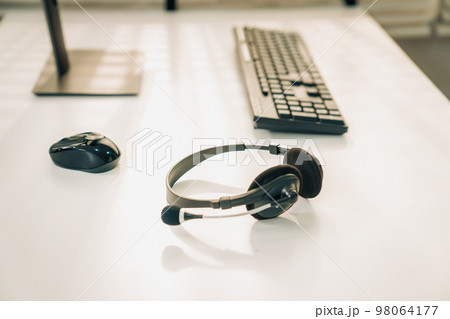 Essential equipment concept for competent online operators. Essential equipment concept for competent online operators. 98064177