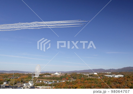 ブルーインパルス、デルタ・ローパス予行飛行（ジブリパーク　愛知県 長久手市） 98064707