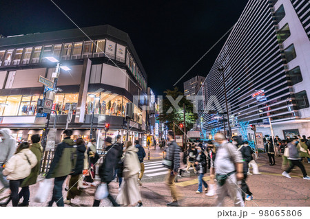 日本の東京都市景観 成人の日…横浜駅前パルナードSTには多くの…全国入院中や療養中70万超に…=9日 日本の東京都市景観 成人の日…横浜駅前パルナードSTには多くの…全国入院中や療養中70万超に…=9日 98065806