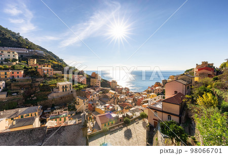 Colorful apartment homes in Riomaggiore, Italy. Cinque Terre 98066701