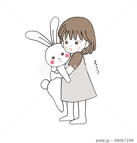 うさぎのぬいぐるみを抱いて怯える女の子 98067299