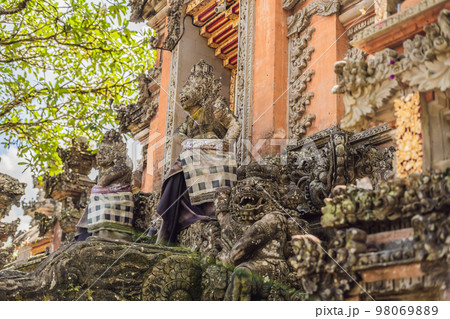 Pura Taman Kemuda Saraswati Temple in Ubud, Bali island, Indonesia Pura Taman Kemuda Saraswati Temple in Ubud, Bali island, Indonesia 98069889