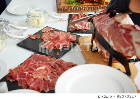 buffet meat juicy meat 98070517