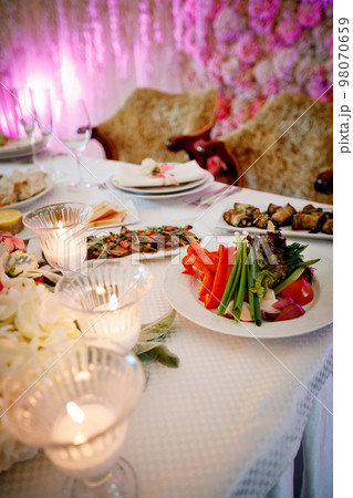 festive wedding feast 98070659