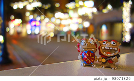 沖縄 シーサー アメリカンビレッジ 夜景 98071326