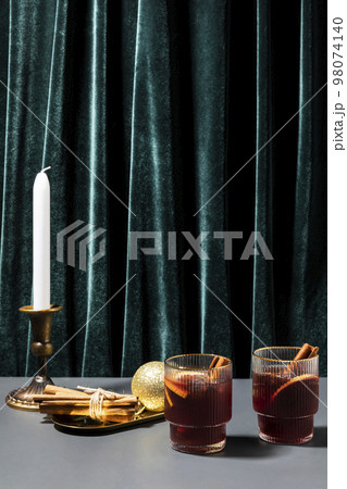 Christmas drink Vin Chaud, French mulled wine ingredients_cinnamon and dried fruits 98074140