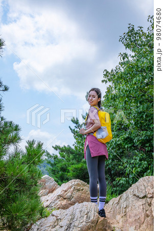 korean young women hiking and plogging_standing looking back 98074680