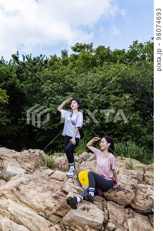 korean young women hiking and plogging_standing on the rock 98074693