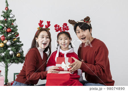 happy Asian Korean family in Christmas concept__surprised at gifts happy Asian Korean family in Christmas concept__surprised at gifts 98074890