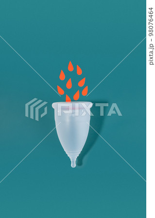woman menstrual products_menstrual cup 98076464