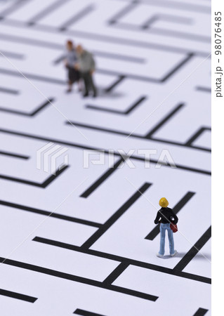 brain health and dementia series_a miniature wandering in a maze 98076485