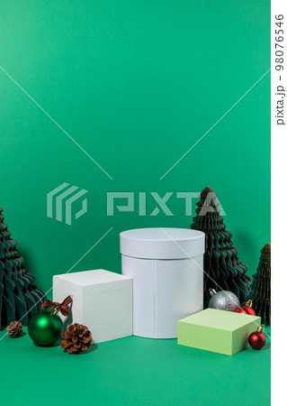 christmas decorations and display background_circle shape box, square tray, christmas tree christmas decorations and display background_circle shape box, square tray, christmas tree 98076546